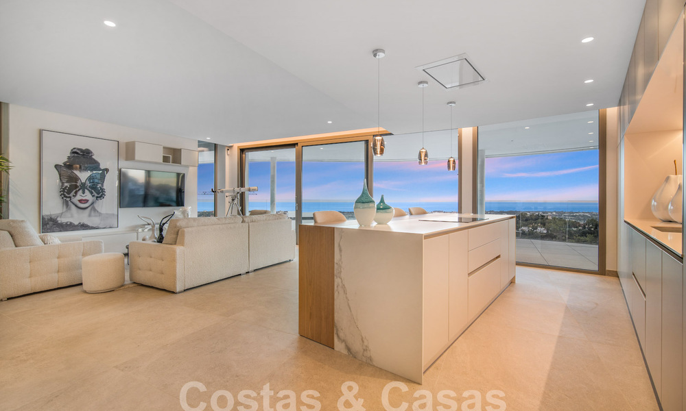 Prestigioso apartamento de lujo en venta con vistas panorámicas al mar, golf y montaña en Marbella - Benahavis 58426