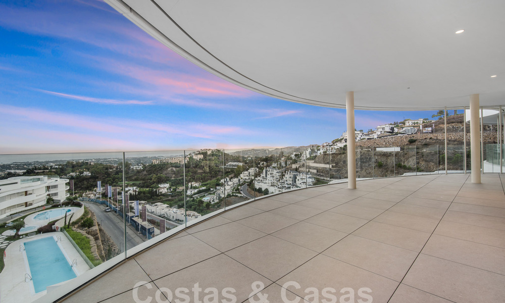 Prestigioso apartamento de lujo en venta con vistas panorámicas al mar, golf y montaña en Marbella - Benahavis 58431