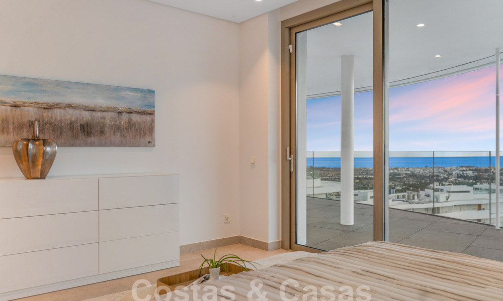 Prestigioso apartamento de lujo en venta con vistas panorámicas al mar, golf y montaña en Marbella - Benahavis 58433