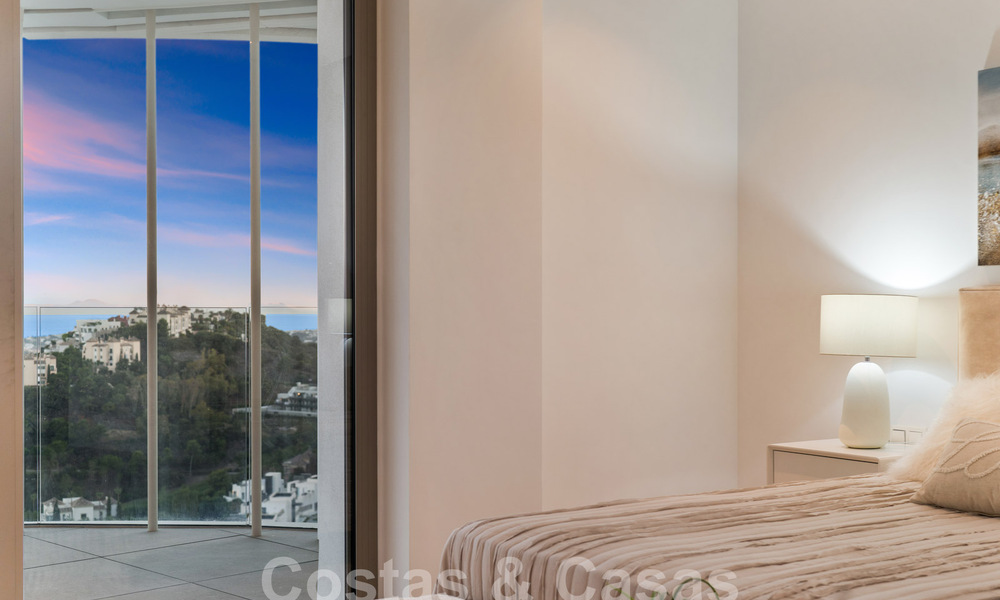Prestigioso apartamento de lujo en venta con vistas panorámicas al mar, golf y montaña en Marbella - Benahavis 58434