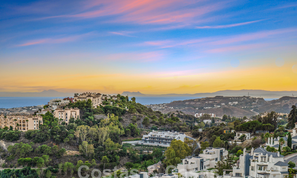 Prestigioso apartamento de lujo en venta con vistas panorámicas al mar, golf y montaña en Marbella - Benahavis 58436