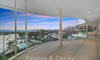 Prestigioso apartamento de lujo en venta con vistas panorámicas al mar, golf y montaña en Marbella - Benahavis 58439 