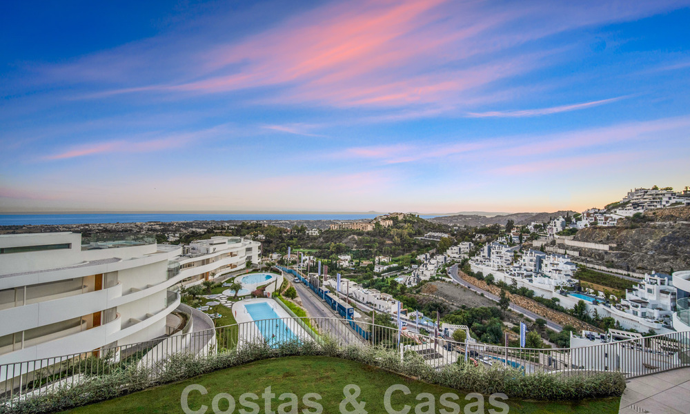 Prestigioso apartamento de lujo en venta con vistas panorámicas al mar, golf y montaña en Marbella - Benahavis 58440