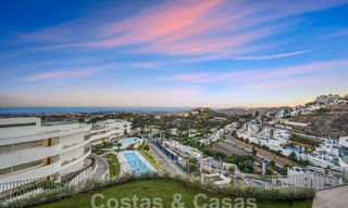 Prestigioso apartamento de lujo en venta con vistas panorámicas al mar, golf y montaña en Marbella - Benahavis 58440 