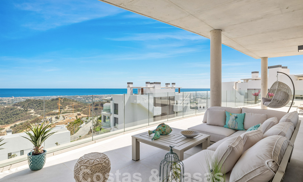 Ático moderno en venta, en un exclusivo resort de golf en las colinas de Marbella - Benahavis 58372