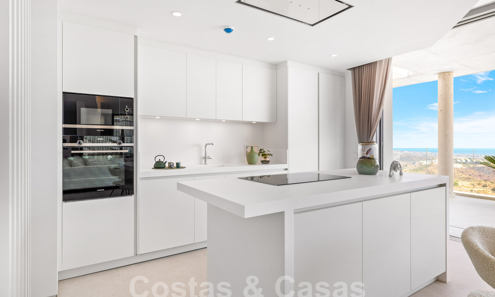 Ático moderno en venta, en un exclusivo resort de golf en las colinas de Marbella - Benahavis 58383