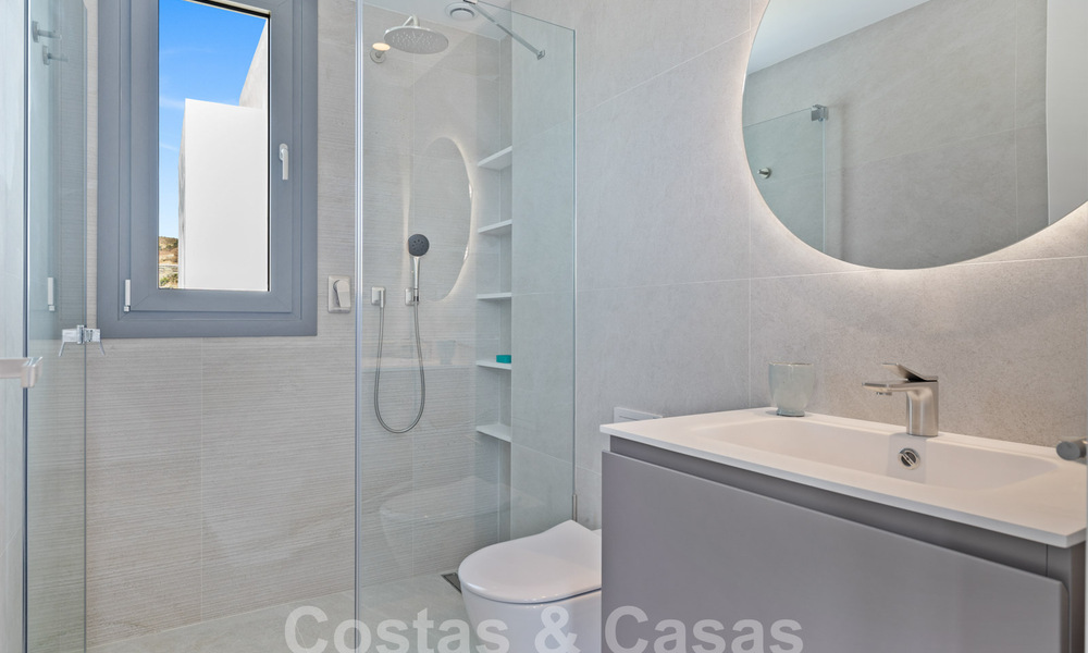 Ático moderno en venta, en un exclusivo resort de golf en las colinas de Marbella - Benahavis 58392