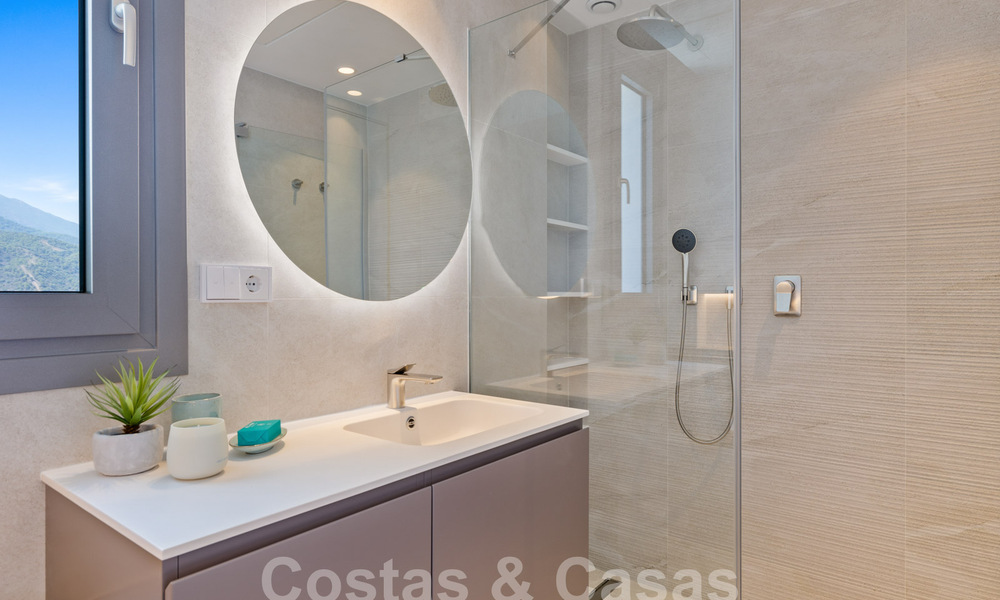 Ático moderno en venta, en un exclusivo resort de golf en las colinas de Marbella - Benahavis 58396