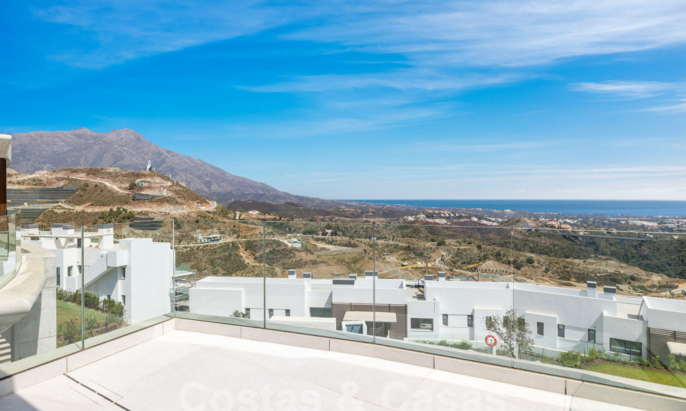Ático moderno en venta, en un exclusivo resort de golf en las colinas de Marbella - Benahavis 58403