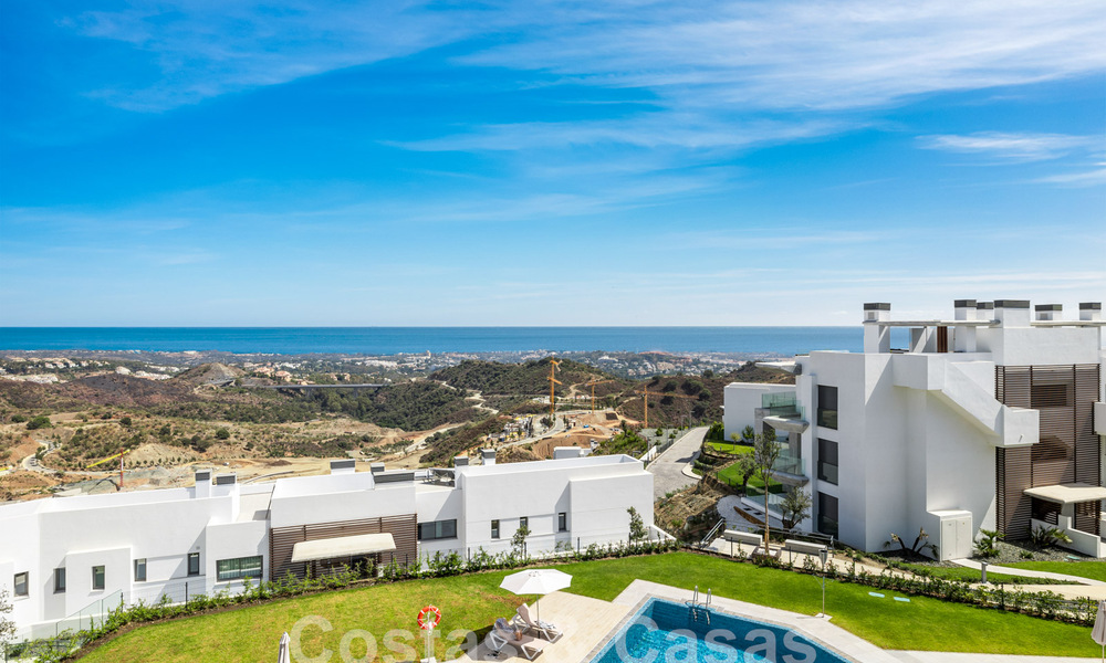 Ático moderno en venta, en un exclusivo resort de golf en las colinas de Marbella - Benahavis 58407