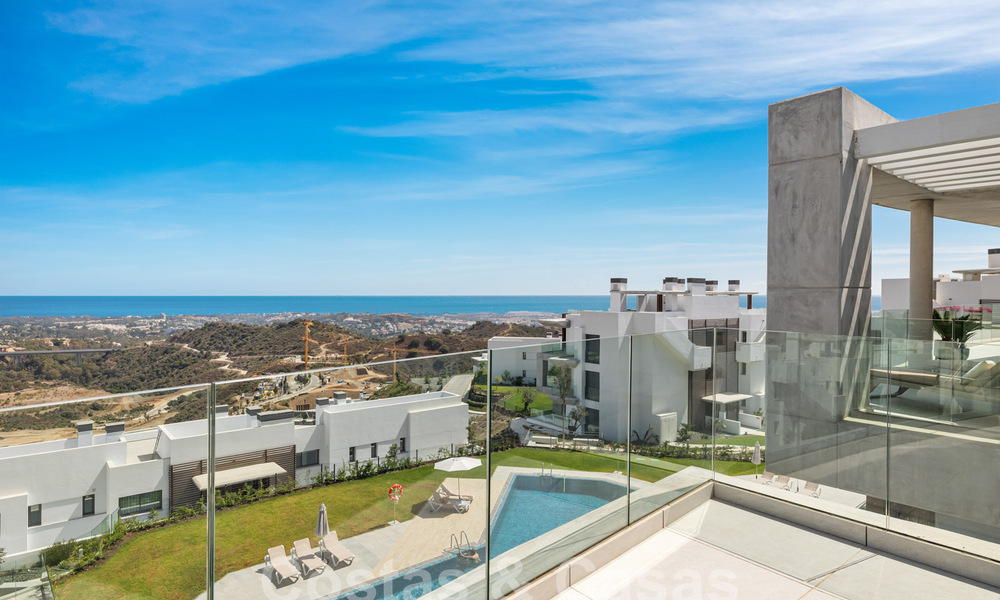 Ático moderno en venta, en un exclusivo resort de golf en las colinas de Marbella - Benahavis 58408