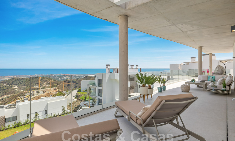 Ático moderno en venta, en un exclusivo resort de golf en las colinas de Marbella - Benahavis 58409