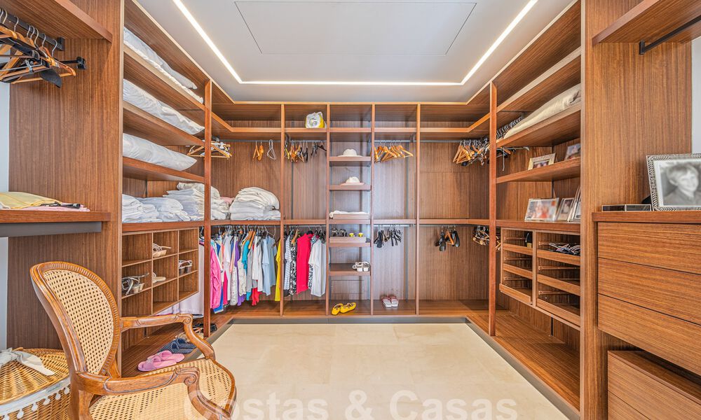 Villa mediterránea en venta a poca distancia de la playa en la Nueva Milla de Oro entre Marbella y Estepona 57910