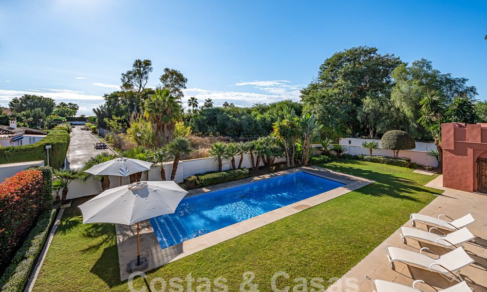 Villa mediterránea en venta a poca distancia de la playa en la Nueva Milla de Oro entre Marbella y Estepona 57913