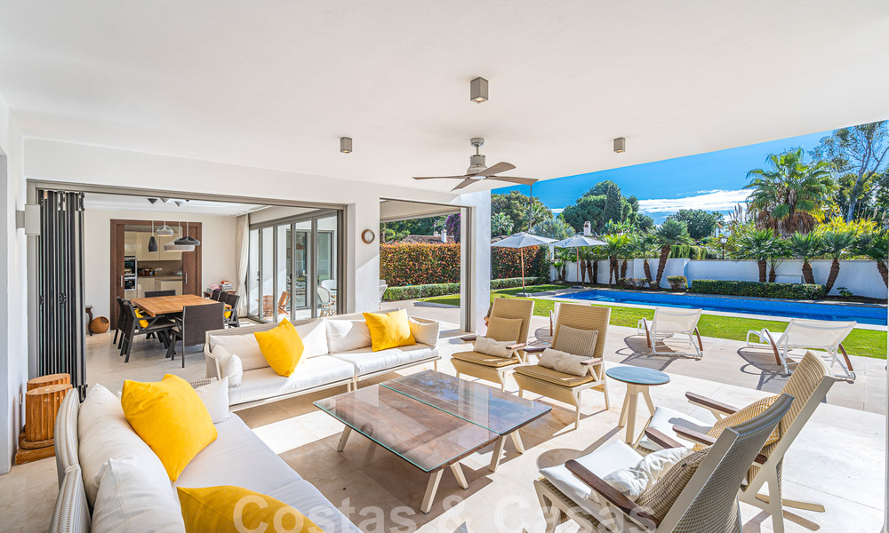 Villa mediterránea en venta a poca distancia de la playa en la Nueva Milla de Oro entre Marbella y Estepona 57916