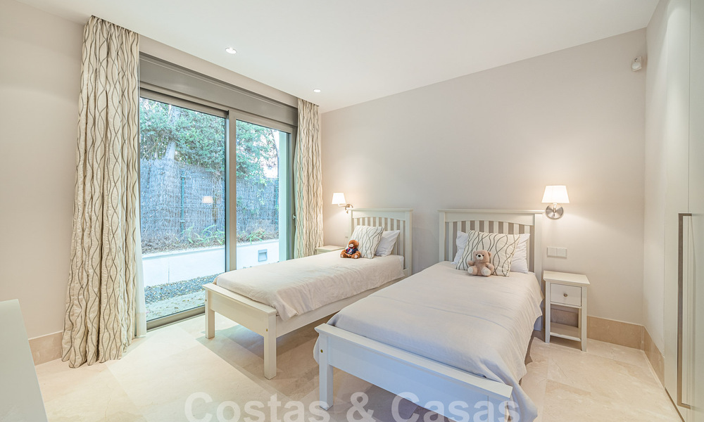 Villa mediterránea en venta a poca distancia de la playa en la Nueva Milla de Oro entre Marbella y Estepona 57922