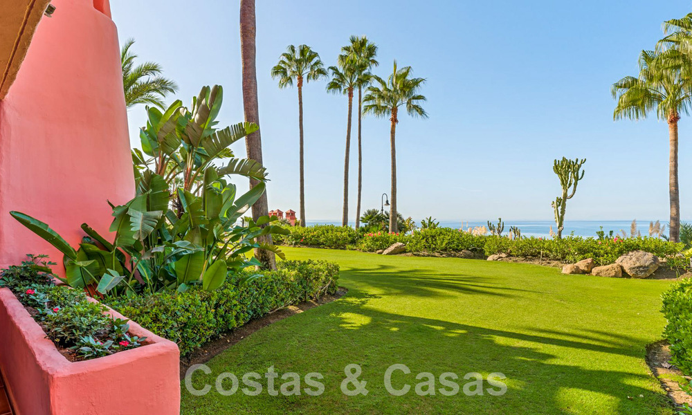 Apartamento con jardín en venta con vistas abiertas al mar en un emblemático complejo de playa en la Nueva Milla de Oro entre San Pedro y Estepona 57935
