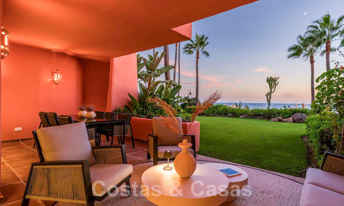Apartamento con jardín en venta con vistas abiertas al mar en un emblemático complejo de playa en la Nueva Milla de Oro entre San Pedro y Estepona 57937