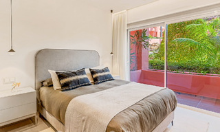 Apartamento con jardín en venta con vistas abiertas al mar en un emblemático complejo de playa en la Nueva Milla de Oro entre San Pedro y Estepona 57943 