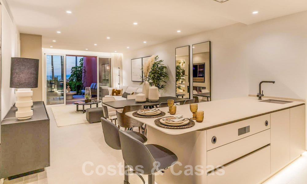 Apartamento con jardín en venta con vistas abiertas al mar en un emblemático complejo de playa en la Nueva Milla de Oro entre San Pedro y Estepona 57948