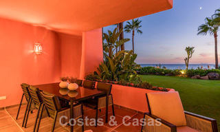 Apartamento con jardín en venta con vistas abiertas al mar en un emblemático complejo de playa en la Nueva Milla de Oro entre San Pedro y Estepona 57956 