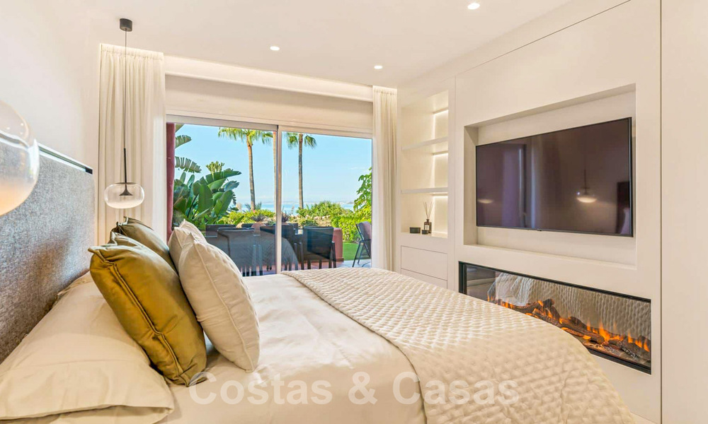 Apartamento con jardín en venta con vistas abiertas al mar en un emblemático complejo de playa en la Nueva Milla de Oro entre San Pedro y Estepona 57959