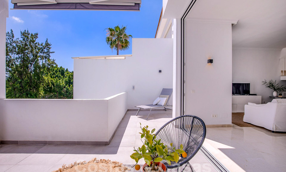 Amplia casa adosada en venta con vistas de 360°, junto a campo de golf en La Quinta golf resort, Marbella - Benahavis 57972