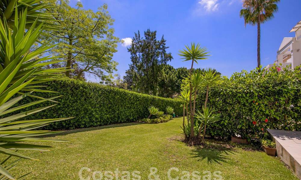 Amplia casa adosada en venta con vistas de 360°, junto a campo de golf en La Quinta golf resort, Marbella - Benahavis 57976