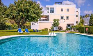 Amplia casa adosada en venta con vistas de 360°, junto a campo de golf en La Quinta golf resort, Marbella - Benahavis 57977 