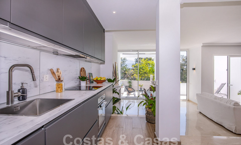 Amplia casa adosada en venta con vistas de 360°, junto a campo de golf en La Quinta golf resort, Marbella - Benahavis 57983