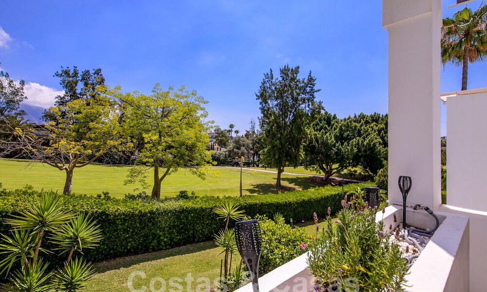 Amplia casa adosada en venta con vistas de 360°, junto a campo de golf en La Quinta golf resort, Marbella - Benahavis 57989