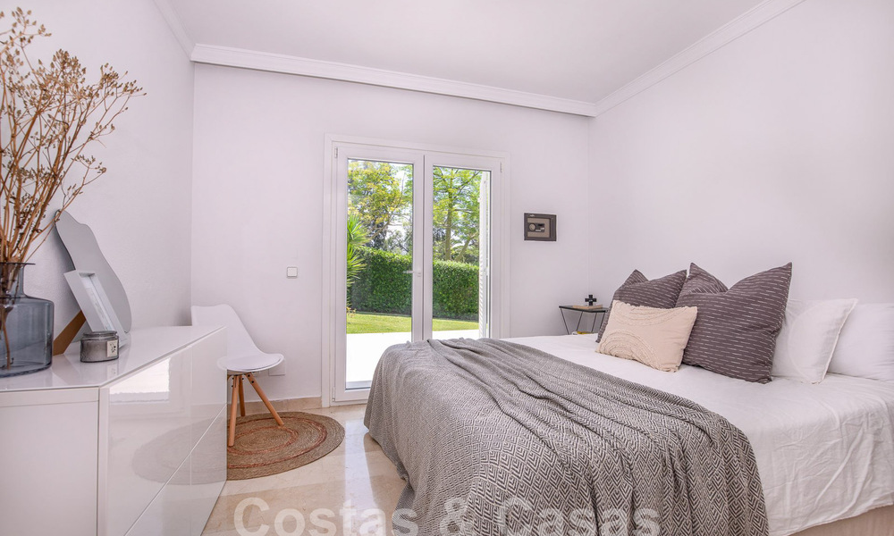 Amplia casa adosada en venta con vistas de 360°, junto a campo de golf en La Quinta golf resort, Marbella - Benahavis 57992