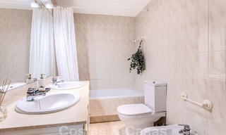 Amplia casa adosada en venta con vistas de 360°, junto a campo de golf en La Quinta golf resort, Marbella - Benahavis 57994 