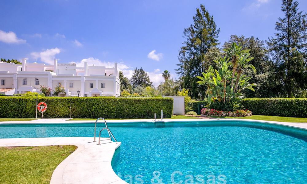 Amplia casa adosada en venta con vistas de 360°, junto a campo de golf en La Quinta golf resort, Marbella - Benahavis 58002