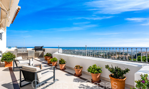 Ático en venta con vistas panorámicas al mar en las colinas de Marbella - Benahavis 67399