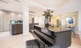 Lujoso apartamento en venta con piscina privada en complejo de alto standing en Nueva Andalucia, Marbella 58049 