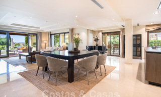 Lujoso apartamento en venta con piscina privada en complejo de alto standing en Nueva Andalucia, Marbella 58055 