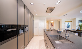 Lujoso apartamento en venta con piscina privada en complejo de alto standing en Nueva Andalucia, Marbella 58058 