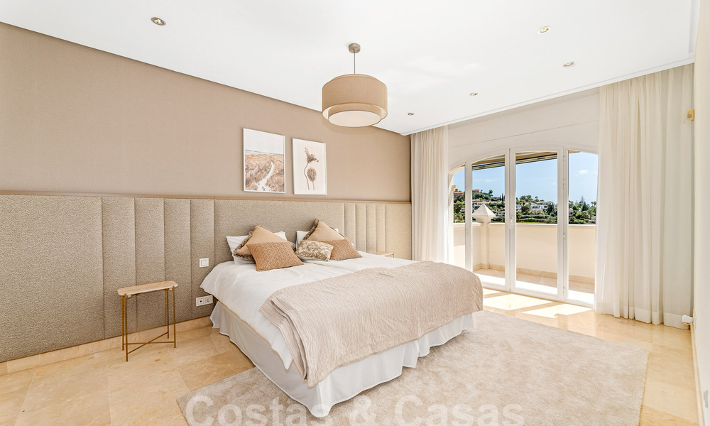 Villa de lujo con arquitectura tradicional en venta, situada en primera línea de golf en Nueva Andalucia, Marbella 58130