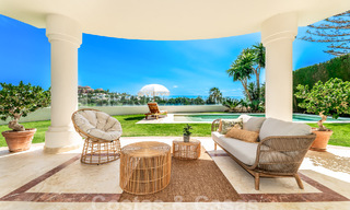 Villa de lujo con arquitectura tradicional en venta, situada en primera línea de golf en Nueva Andalucia, Marbella 58135 