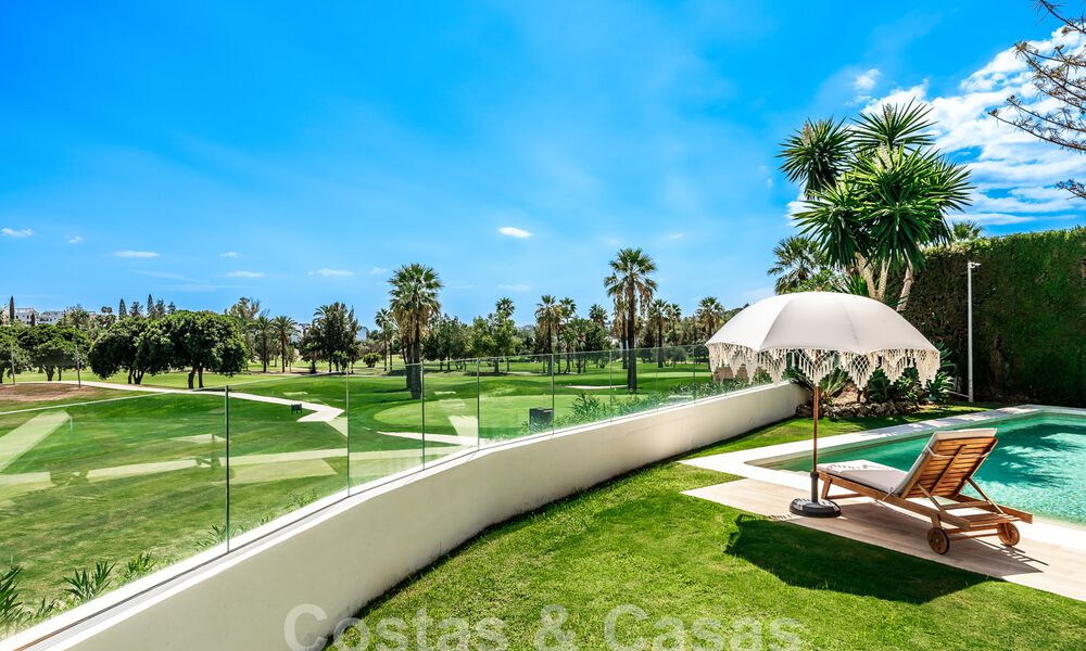 Villa de lujo con arquitectura tradicional en venta, situada en primera línea de golf en Nueva Andalucia, Marbella 58137