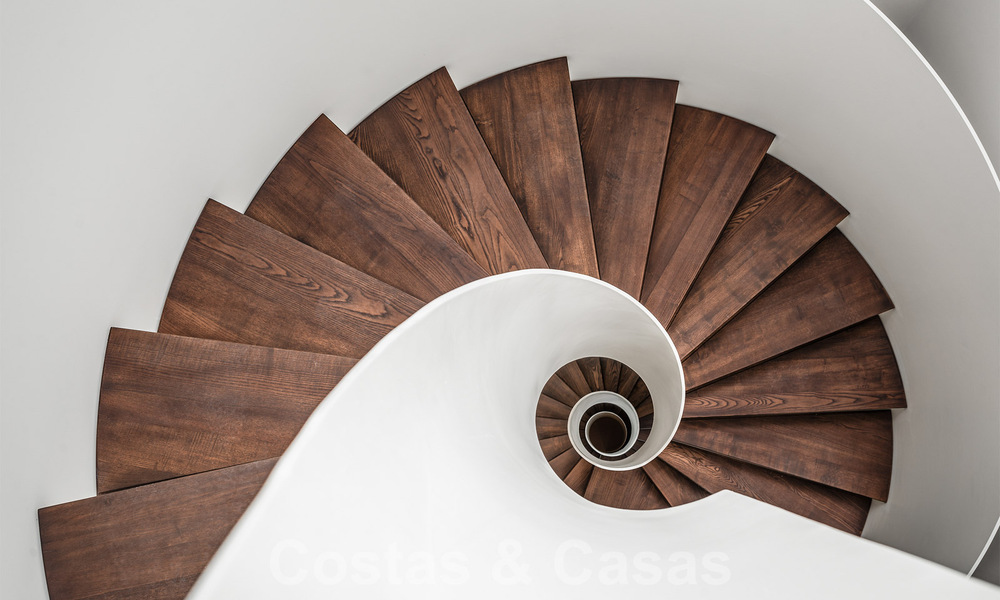 Villa de lujo de diseño en venta en exclusivo complejo cerrado en primera línea de golf con vistas panorámicas en La Quinta, Marbella - Benahavis 59066