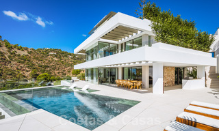 Villa de lujo de diseño en venta en exclusivo complejo cerrado en primera línea de golf con vistas panorámicas en La Quinta, Marbella - Benahavis 59070 