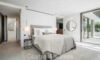 Villa de lujo de diseño en venta en exclusivo complejo cerrado en primera línea de golf con vistas panorámicas en La Quinta, Marbella - Benahavis 59082 