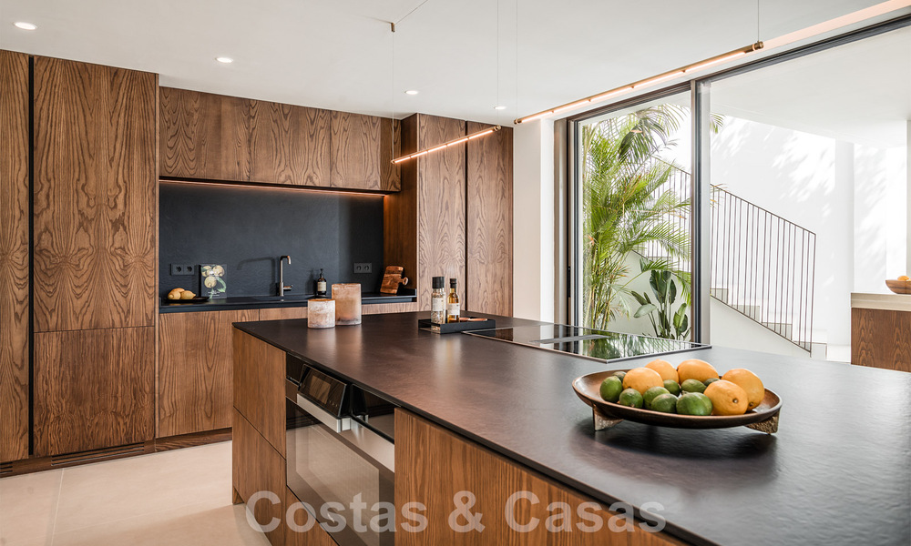 Villa de lujo de diseño en venta en exclusivo complejo cerrado en primera línea de golf con vistas panorámicas en La Quinta, Marbella - Benahavis 59089