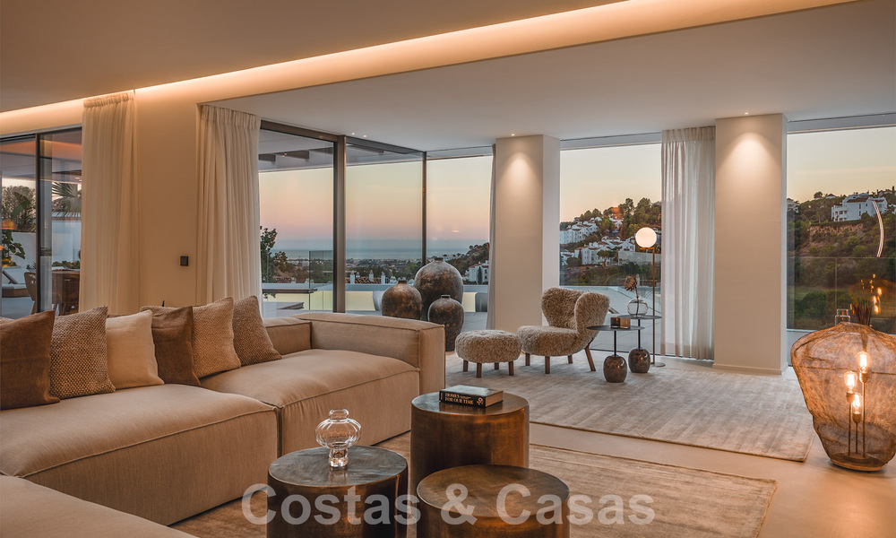Villa de lujo de diseño en venta en exclusivo complejo cerrado en primera línea de golf con vistas panorámicas en La Quinta, Marbella - Benahavis 59098