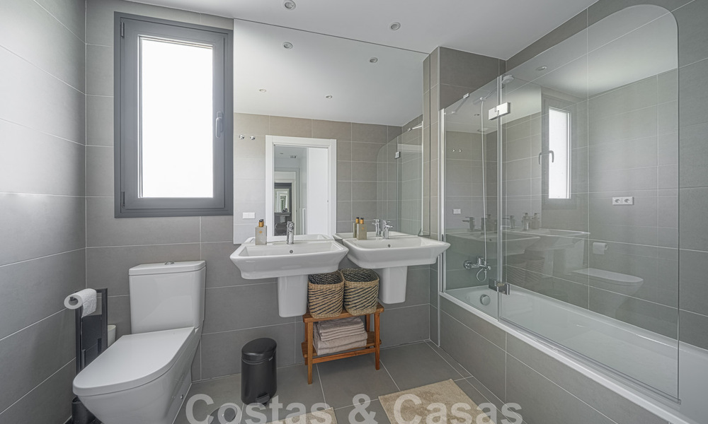 Moderno apartamento con jardín en venta con 3 dormitorios en un complejo cerrado en la Milla de Oro de Marbella 58565