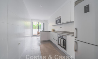 Moderno apartamento con jardín en venta con 3 dormitorios en un complejo cerrado en la Milla de Oro de Marbella 58574 
