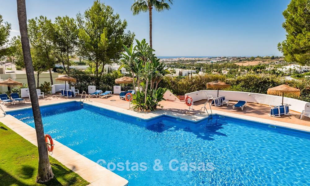 Encantador apartamento con jardín en venta en un complejo residencial privilegiado en La Quinta, Marbella – Benahavis 58579