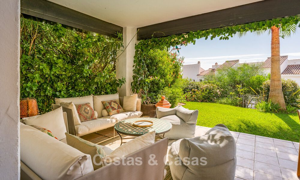 Encantador apartamento con jardín en venta en un complejo residencial privilegiado en La Quinta, Marbella – Benahavis 58600